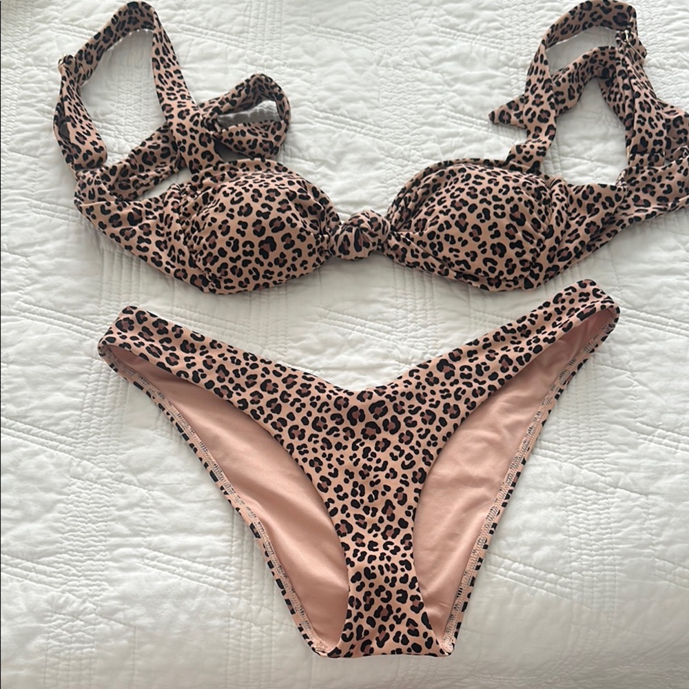 Show Me Your MuMu Leopard Aruba bikini. Adjustable straps, tie back like new. S.